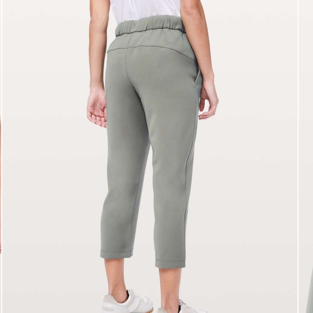 lululemon On The Fly Crop *Woven 23” Grey Sage Sz 2 - Picture 3 of 15